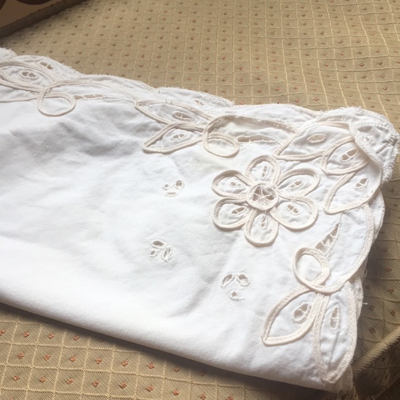 Battenberg lace NWOT square cottagecore small 33” x 33” topper tablecloth - Picture 15 of 15